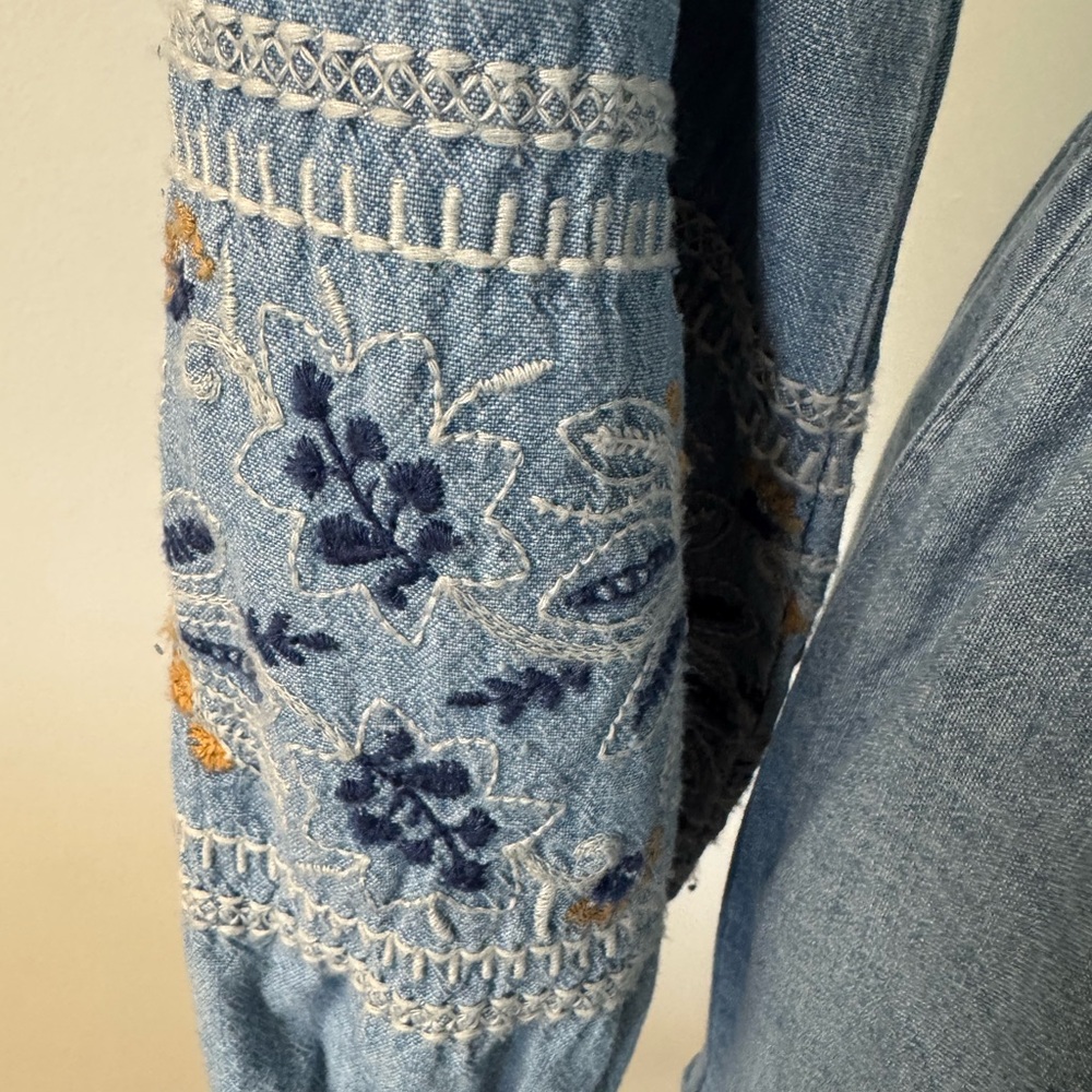 Sz XS St John’s Bay tiered button down embroidered midi dress Blue Chambray NWT🐸 - Picture 4 of 10